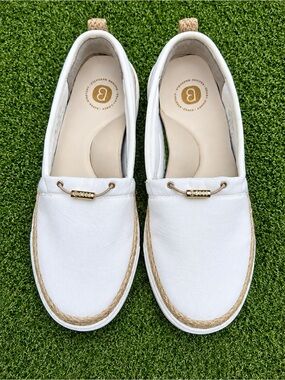 BZEES Maui White Slip-On Shoes – Women’s Size 9